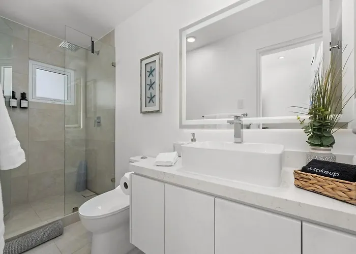 Great Location 3br Walk To & Downtown Apartment *